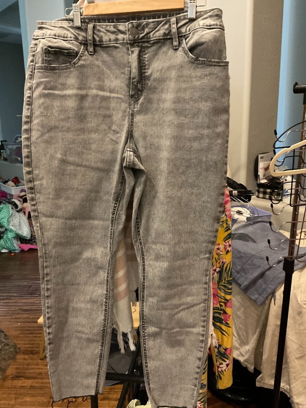 Ava & Viv High Rise Skinny Jeans | Grey Acid Wash | Raw Hem | Size 16W |Like New